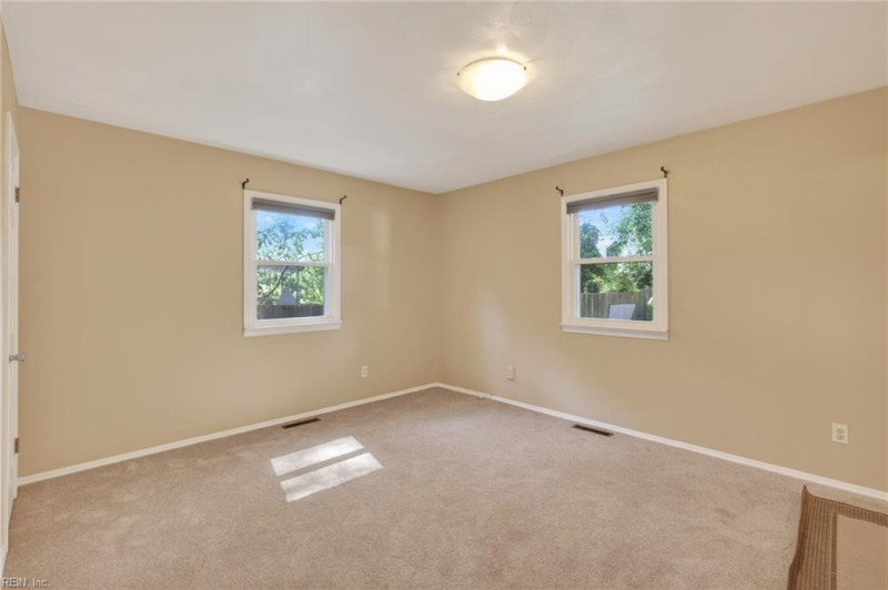 Photo 15 of 46 residential for sale in Chesapeake virginia