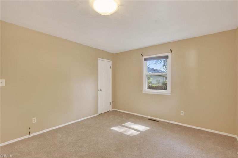 Photo 16 of 46 residential for sale in Chesapeake virginia