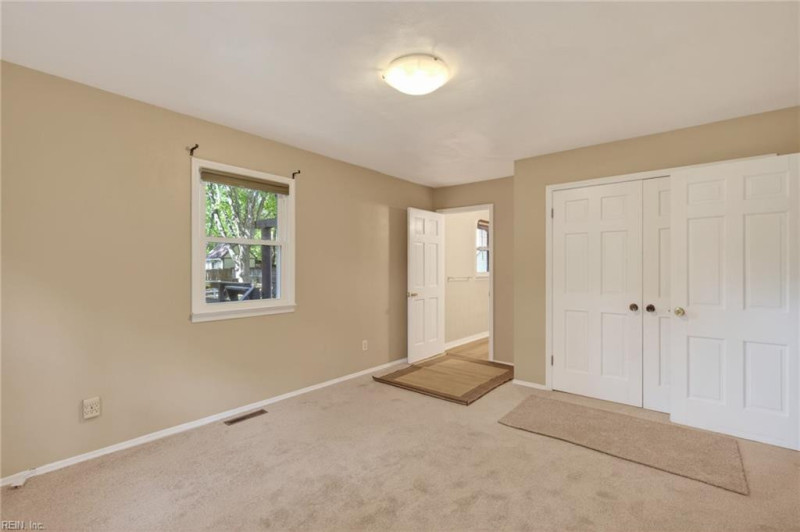 Photo 17 of 46 residential for sale in Chesapeake virginia