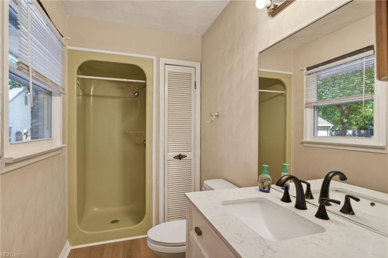 Photo 18 of 46 residential for sale in Chesapeake virginia