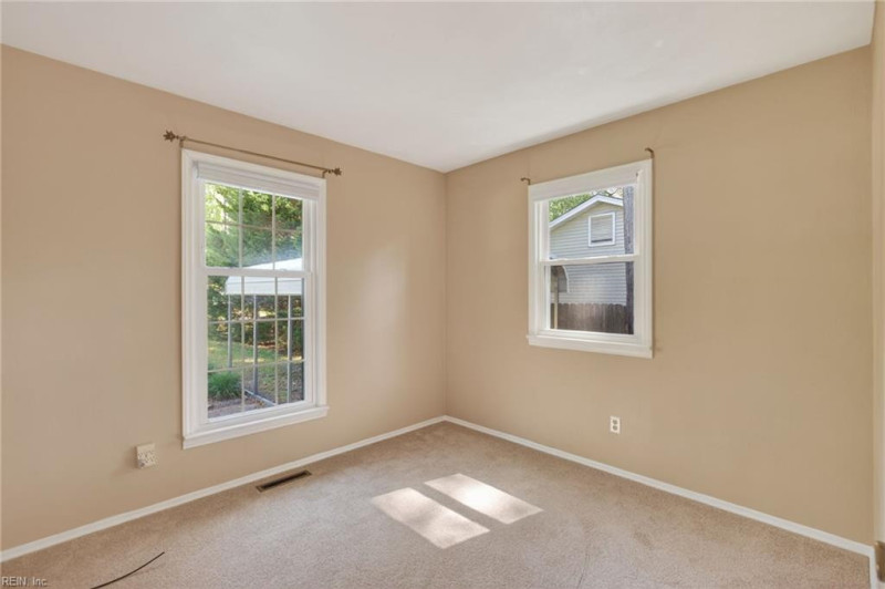 Photo 20 of 46 residential for sale in Chesapeake virginia