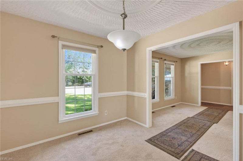 Photo 7 of 46 residential for sale in Chesapeake virginia