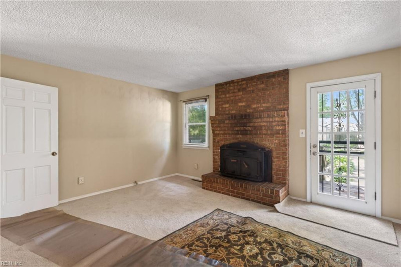 Photo 8 of 46 residential for sale in Chesapeake virginia