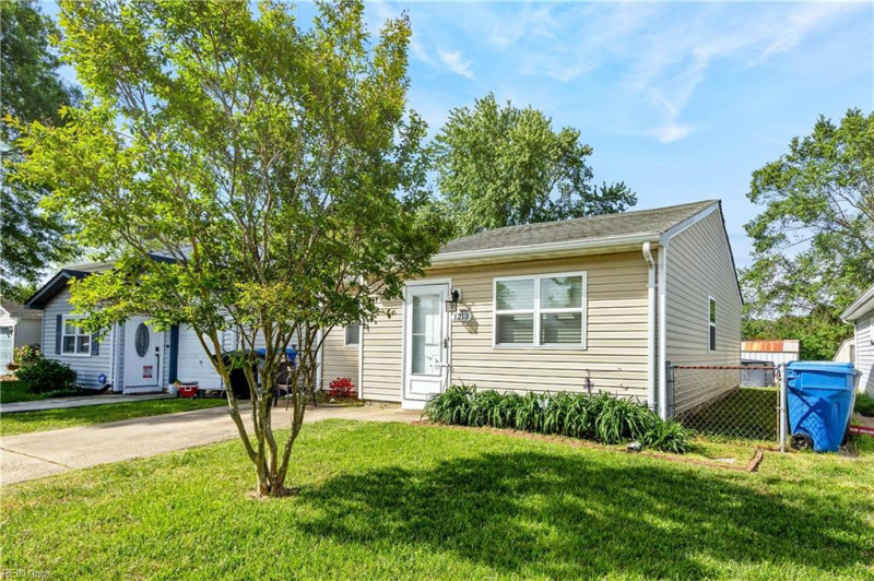 Photo 2 of 18 residential for sale in Virginia Beach virginia