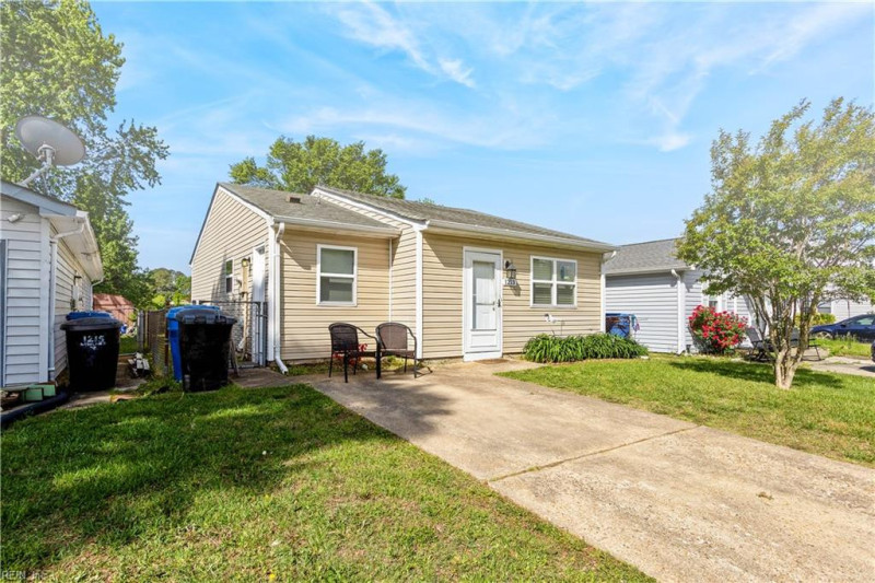 Photo 3 of 18 residential for sale in Virginia Beach virginia