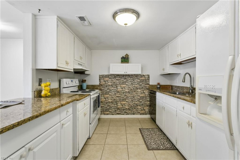 Photo 10 of 34 residential for sale in Newport News virginia