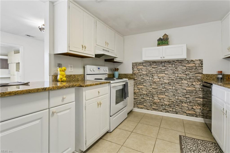 Photo 11 of 34 residential for sale in Newport News virginia
