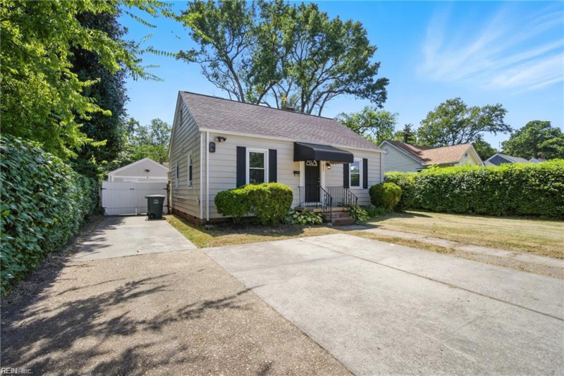 Photo 3 of 30 residential for sale in Norfolk virginia