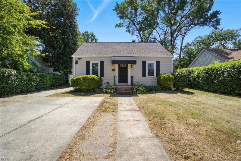 Photo 4 of 30 residential for sale in Norfolk virginia