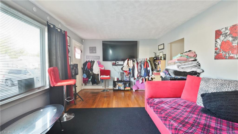 Photo 4 of 27 residential for sale in Hampton virginia