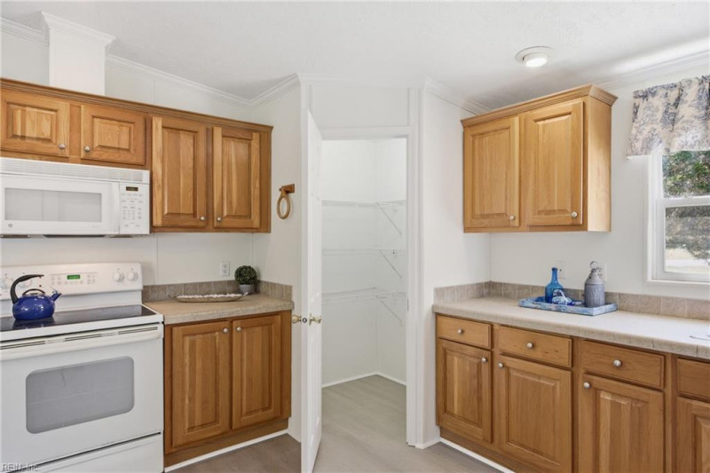 Photo 14 of 46 residential for sale in Middlesex County virginia
