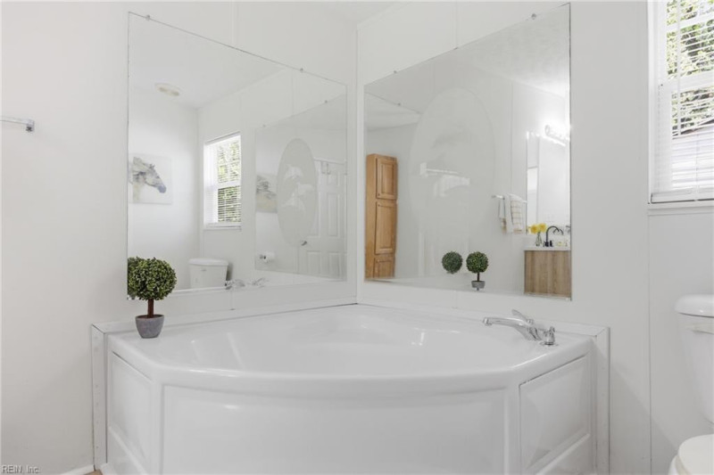 Photo 20 of 46 residential for sale in Middlesex County virginia
