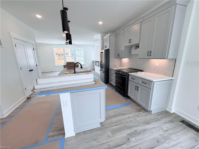 Photo 5 of 27 residential for sale in Chesapeake virginia