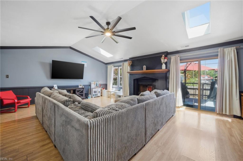 Photo 2 of 39 residential for sale in Virginia Beach virginia