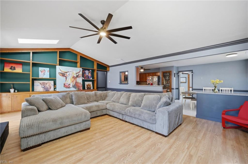 Photo 4 of 39 residential for sale in Virginia Beach virginia