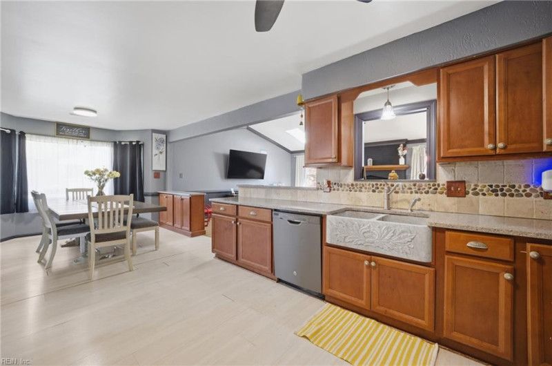 Photo 7 of 39 residential for sale in Virginia Beach virginia