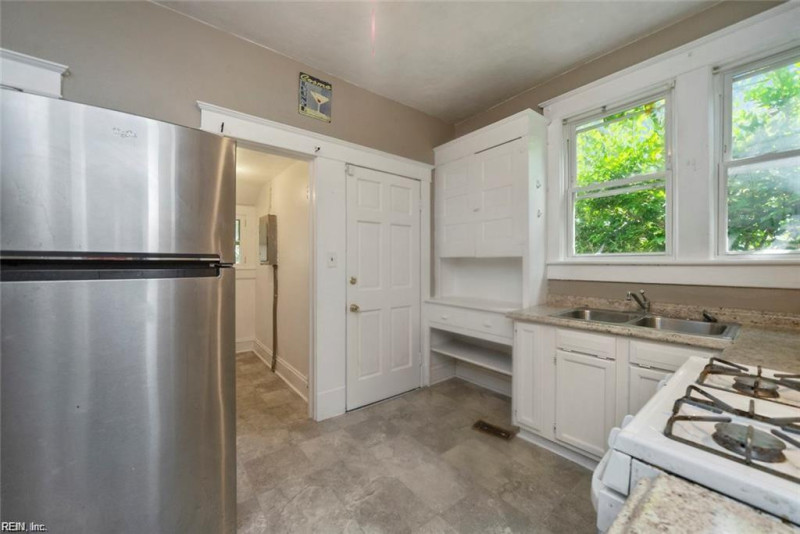 Photo 8 of 29 residential for sale in Norfolk virginia