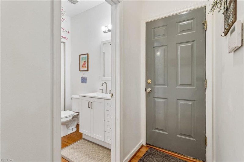 Photo 12 of 50 residential for sale in Gloucester County virginia