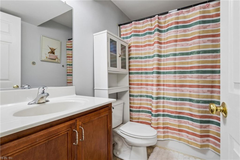 Photo 27 of 50 residential for sale in Gloucester County virginia