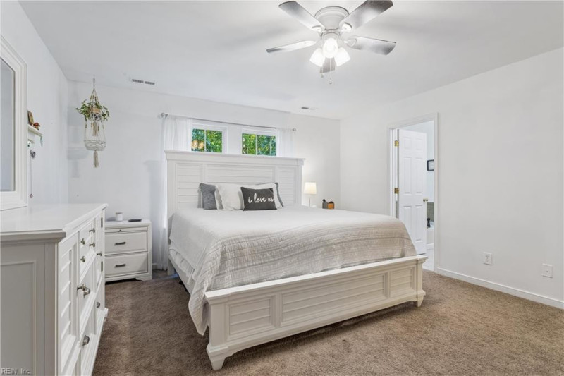 Photo 36 of 50 residential for sale in Gloucester County virginia