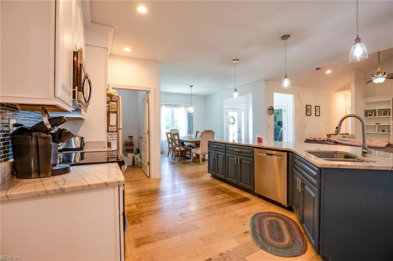 Photo 16 of 50 residential for sale in Chesapeake virginia
