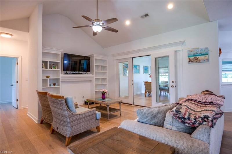 Photo 21 of 50 residential for sale in Chesapeake virginia
