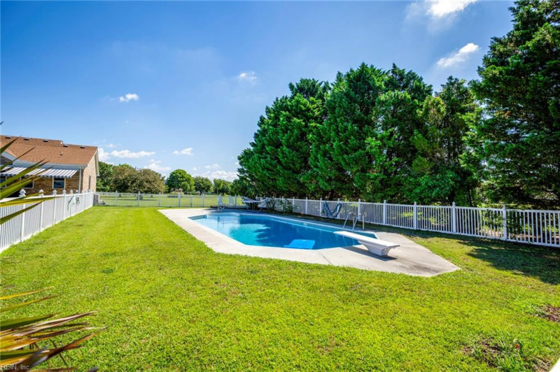 Photo 8 of 50 residential for sale in Chesapeake virginia