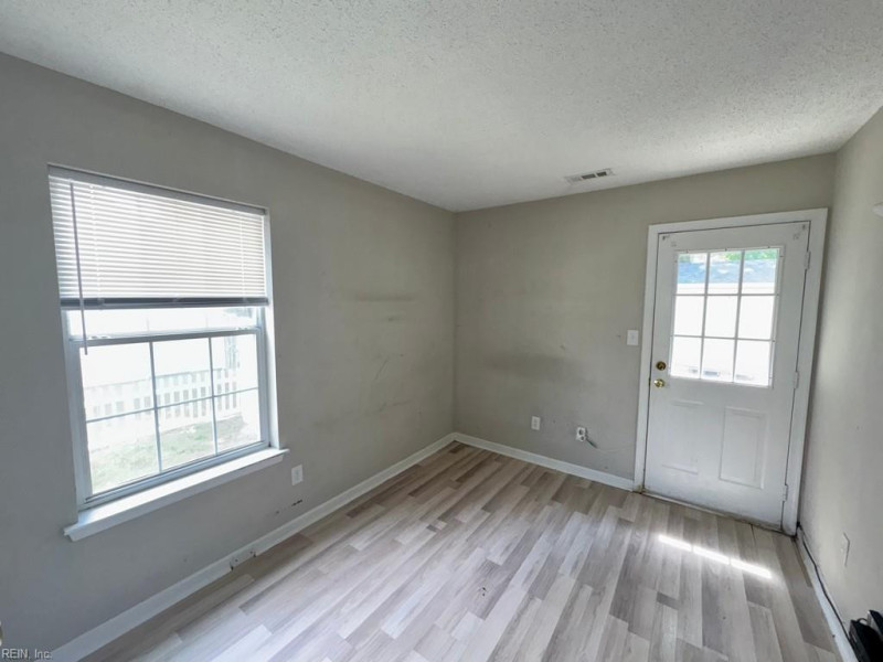 Photo 11 of 15 residential for sale in Portsmouth virginia