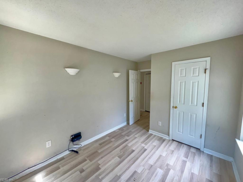Photo 12 of 15 residential for sale in Portsmouth virginia