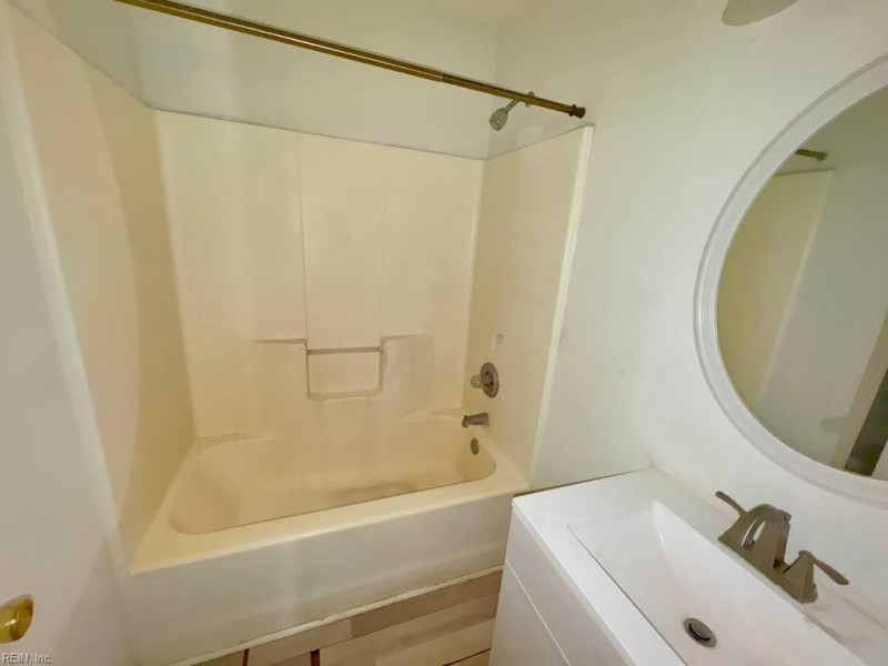 Photo 13 of 15 residential for sale in Portsmouth virginia