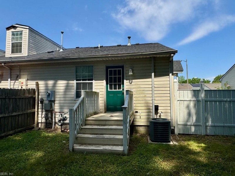 Photo 3 of 15 residential for sale in Portsmouth virginia