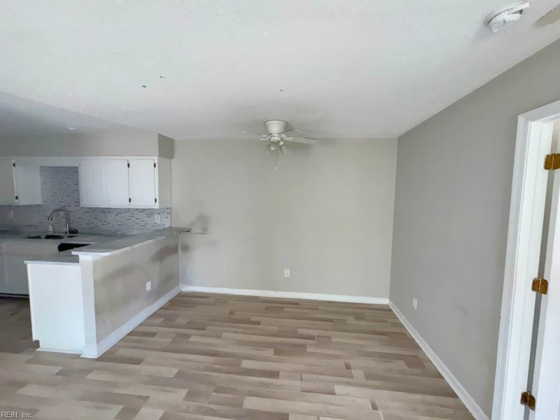 Photo 6 of 15 residential for sale in Portsmouth virginia