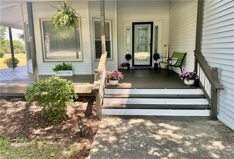 Photo 2 of 26 residential for sale in Isle of Wight County virginia