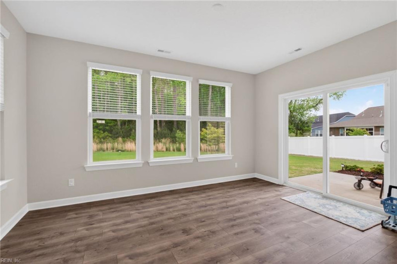 Photo 14 of 32 residential for sale in Suffolk virginia