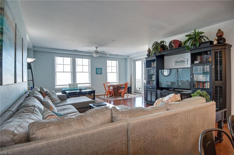 Photo 10 of 46 residential for sale in Virginia Beach virginia