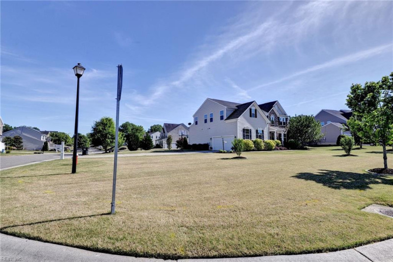 Photo 4 of 46 residential for sale in James City County virginia