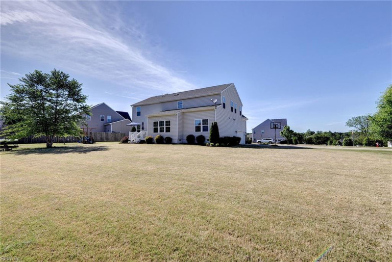 Photo 5 of 46 residential for sale in James City County virginia