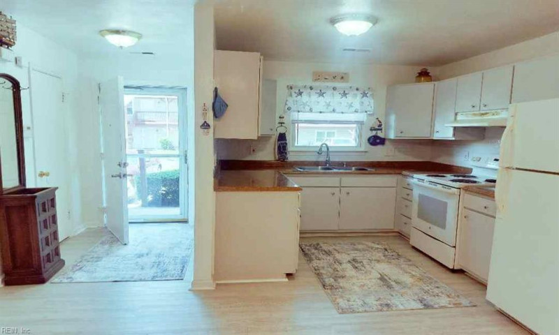 Photo 10 of 32 residential for sale in Virginia Beach virginia