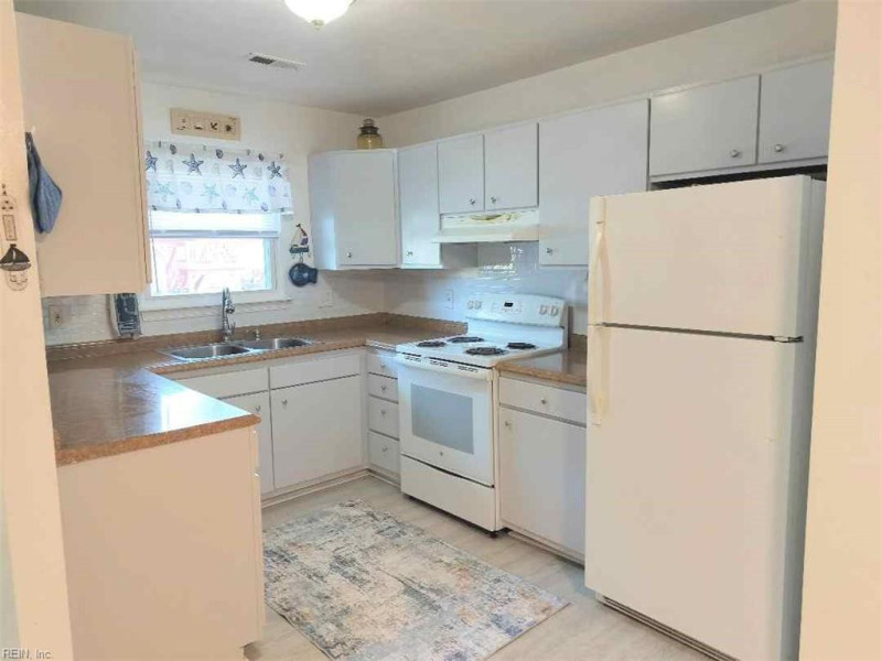 Photo 11 of 32 residential for sale in Virginia Beach virginia
