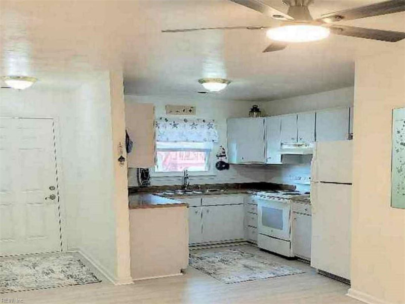 Photo 9 of 32 residential for sale in Virginia Beach virginia