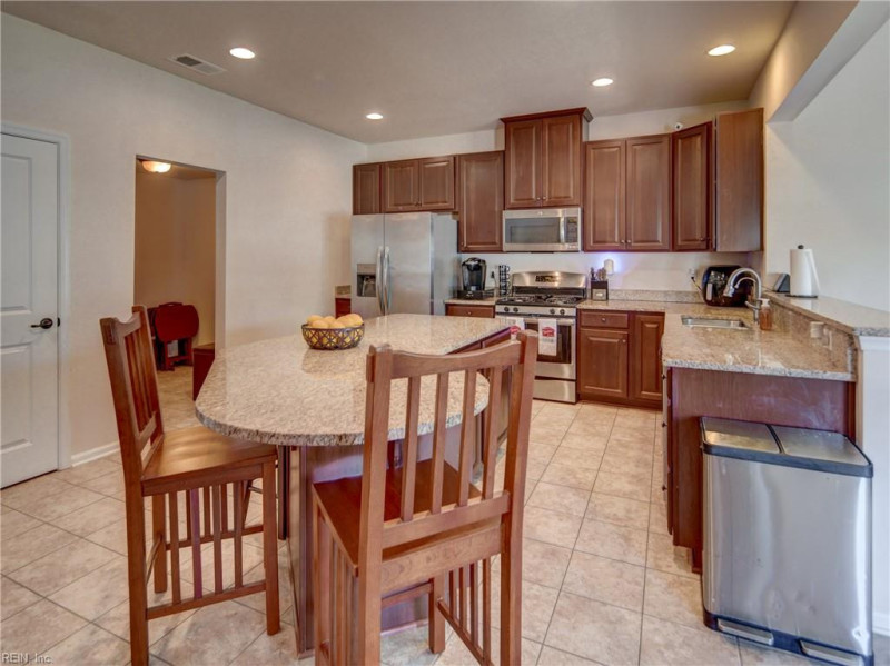 Photo 16 of 50 residential for sale in Chesapeake virginia