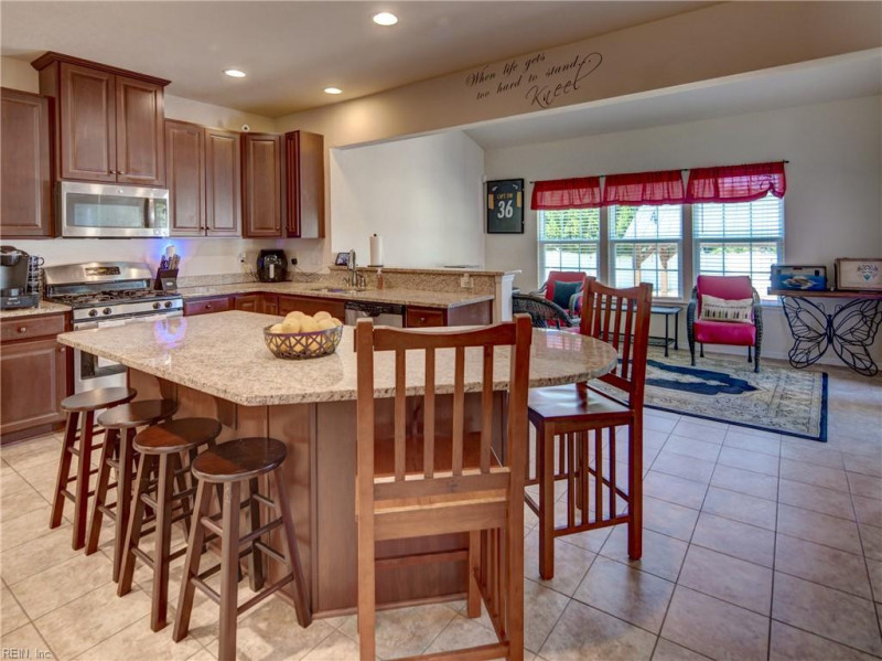 Photo 17 of 50 residential for sale in Chesapeake virginia