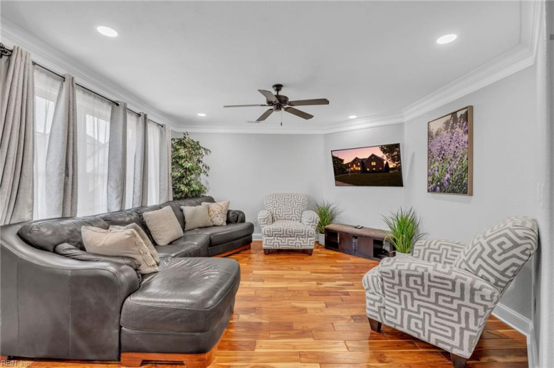 Photo 14 of 33 residential for sale in Chesapeake virginia