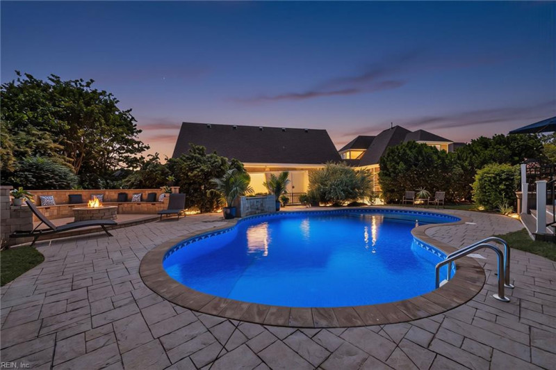 Photo 2 of 33 residential for sale in Chesapeake virginia