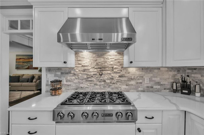 Photo 8 of 33 residential for sale in Chesapeake virginia