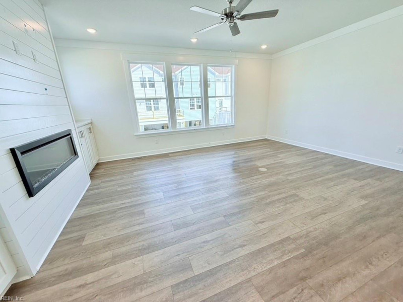 Photo 13 of 33 residential for sale in Chesapeake virginia