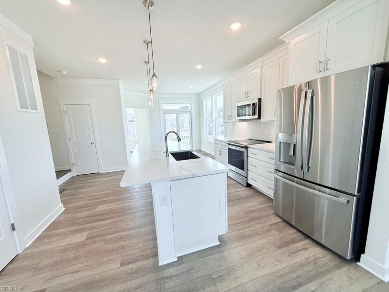 Photo 4 of 33 residential for sale in Chesapeake virginia