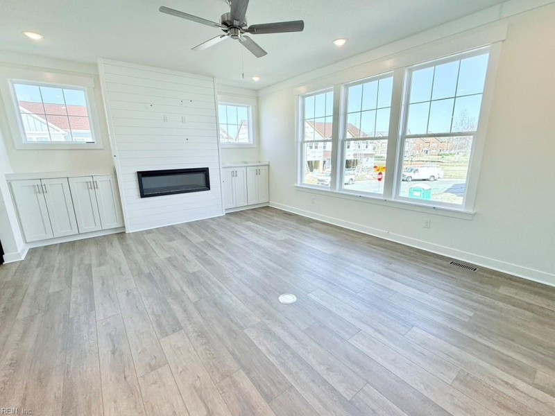 Photo 6 of 33 residential for sale in Chesapeake virginia