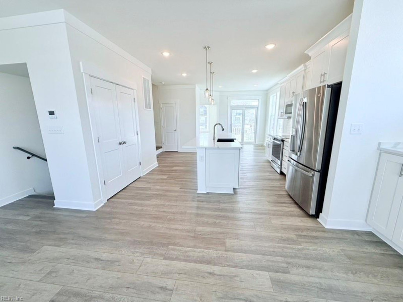 Photo 9 of 33 residential for sale in Chesapeake virginia