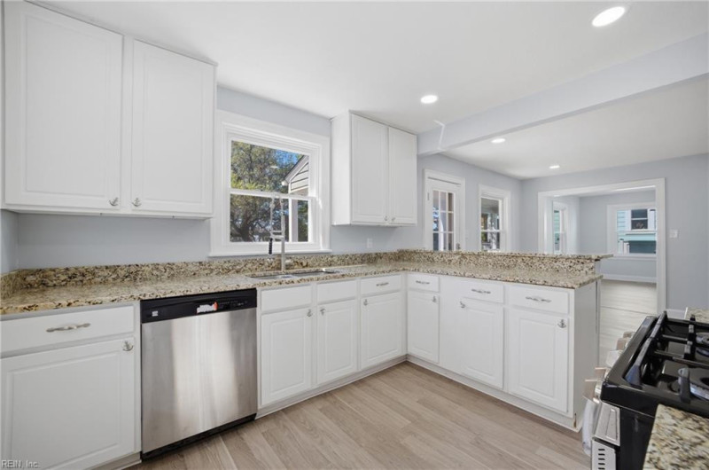 Photo 10 of 49 residential for sale in Norfolk virginia